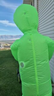 Happy Halloween! It's time to mow low this time of year! #chansharesod #chansharefarms #chanshare #waterwisesod #droughttolerantlandscape #realgrassisbetter #lawnsofinstagram #learnyourlawn #greenspacematters #desertsagesod #twcacertified #TWCA #beutahful #farmfresh #mowingtips #happyhalloween